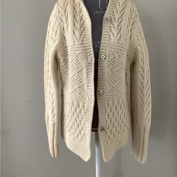 American Eagle Wool hand-knit Women's Cream Cable Sweater(large) - Picture 4 of 6